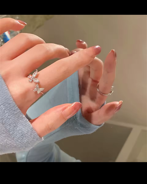 L’anello che non passa inosservato 🦋